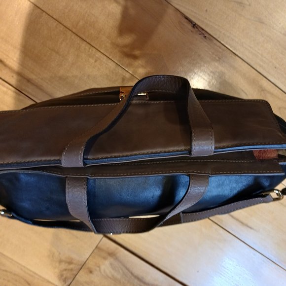 Elegant Two-Tone Leather Handbag - Picture 2 of 15